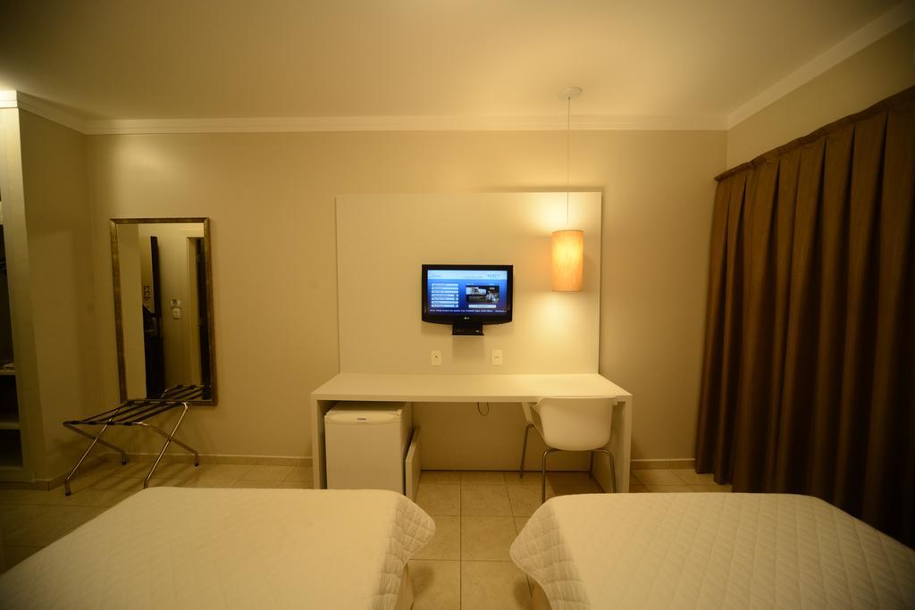 Indaia Park Hotel กัมโปกรันเด ห้อง รูปภาพ